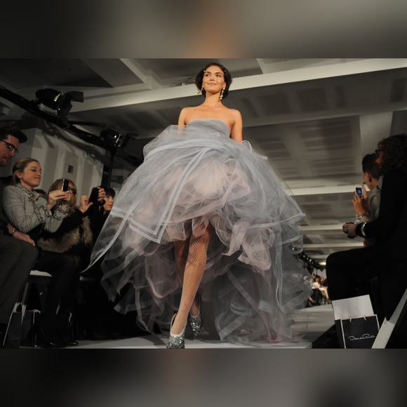 ◇$12,990 OSCAR DE LA RENTA CLOUD BLUE TULLE RUNWAY GOWN US 2 S - Picture 12 of 16